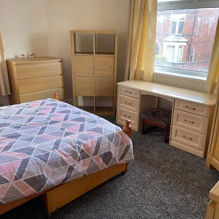 Spacious, Sleeps 17, 3 Bathrooms, Parking, Mansfield Exterior photo