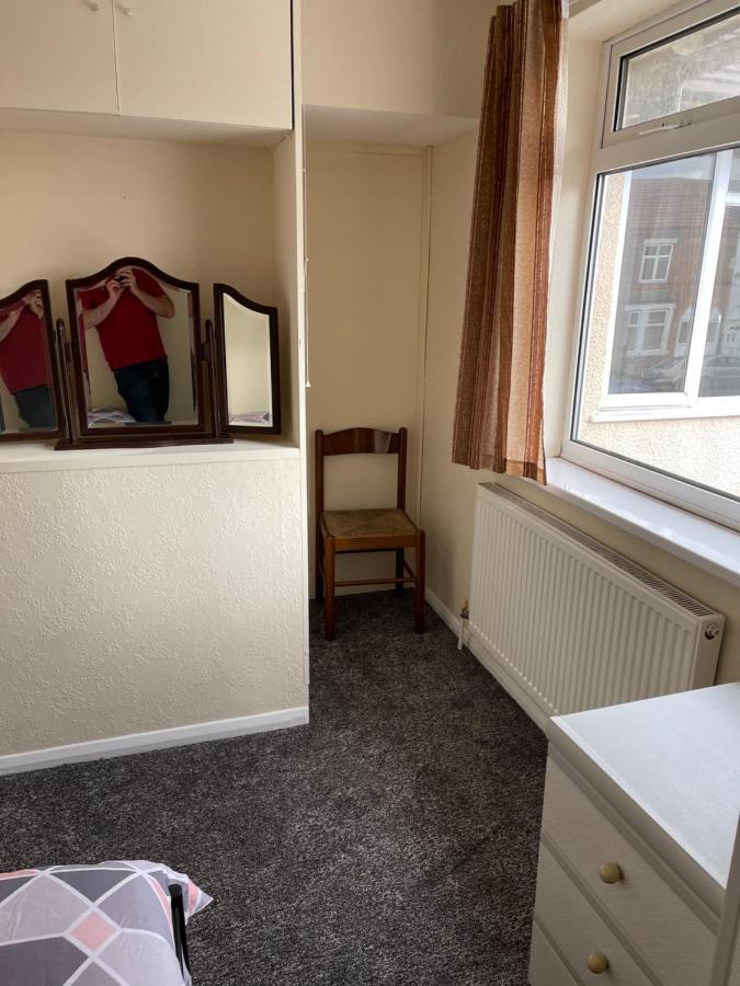 Holiday home Spacious, Sleeps 17, 3 Bathrooms, Parking,