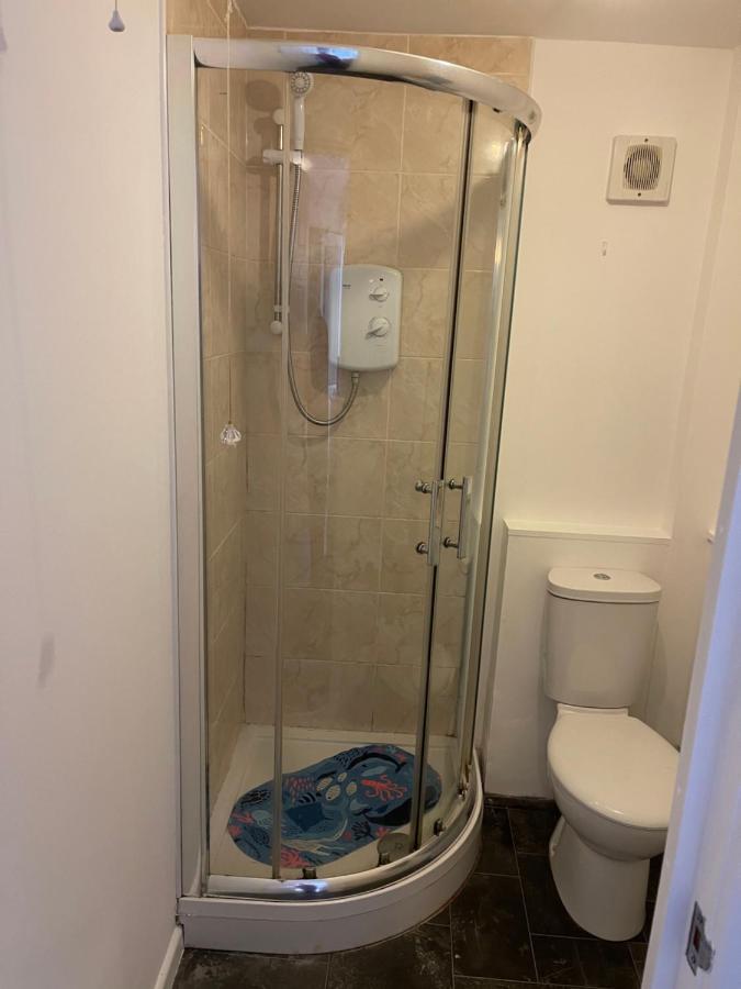 Holiday home Spacious, Sleeps 17, 3 Bathrooms, Parking, *