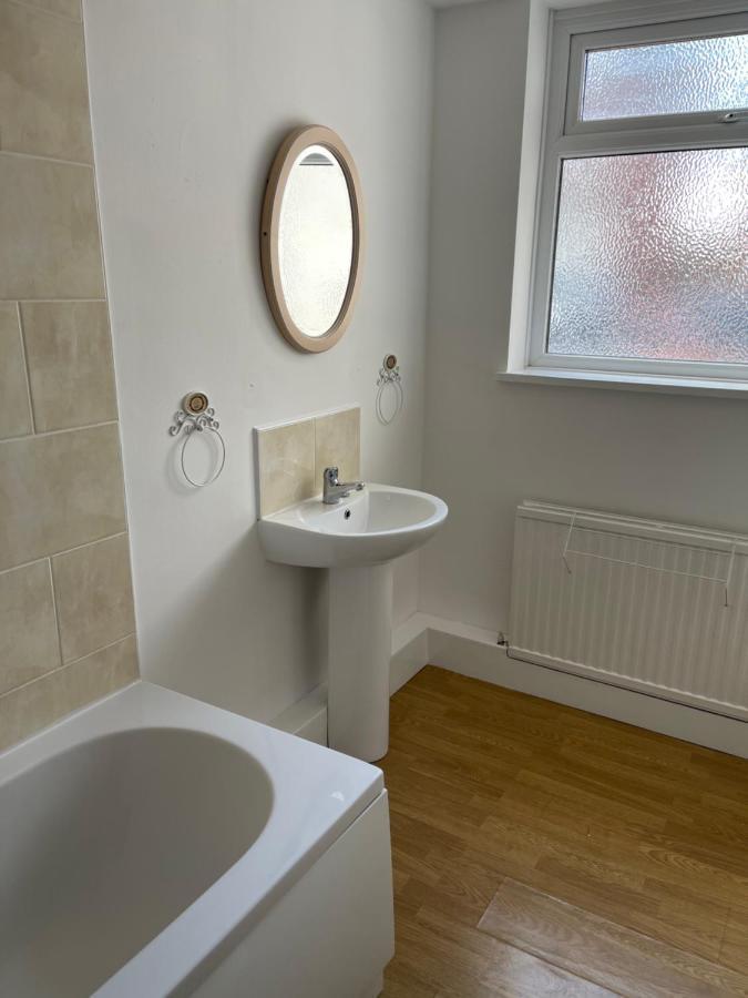 Holiday home Spacious, Sleeps 17, 3 Bathrooms, Parking,