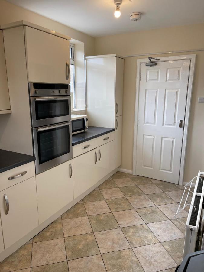 Spacious, Sleeps 17, 3 Bathrooms, Parking, *