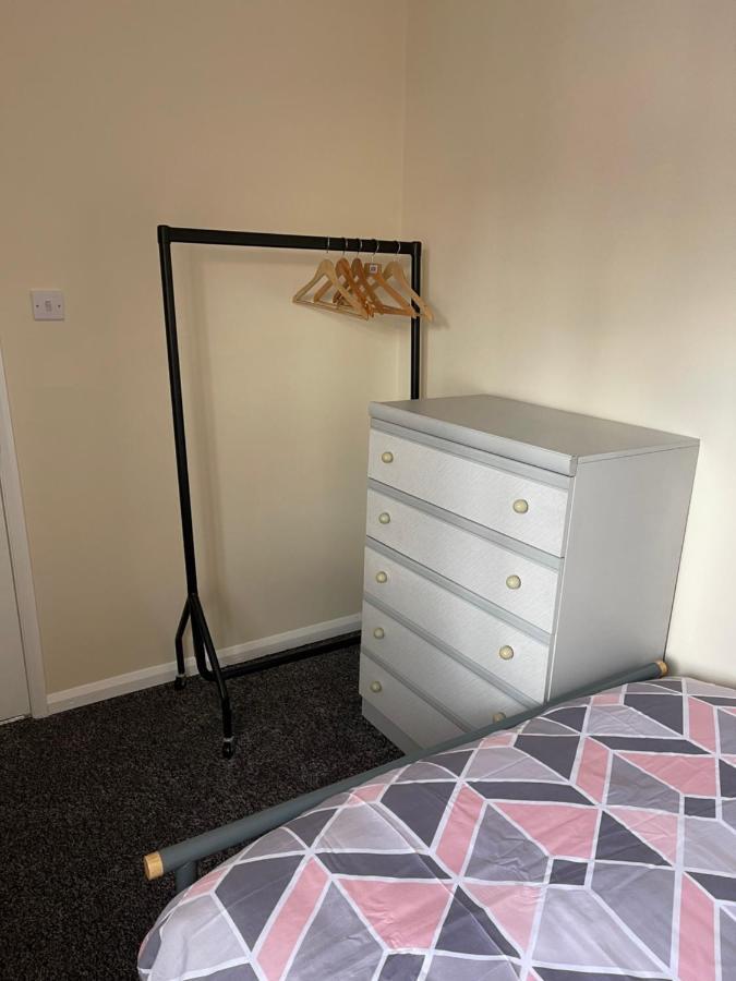 Holiday home Spacious, Sleeps 17, 3 Bathrooms, Parking, *
