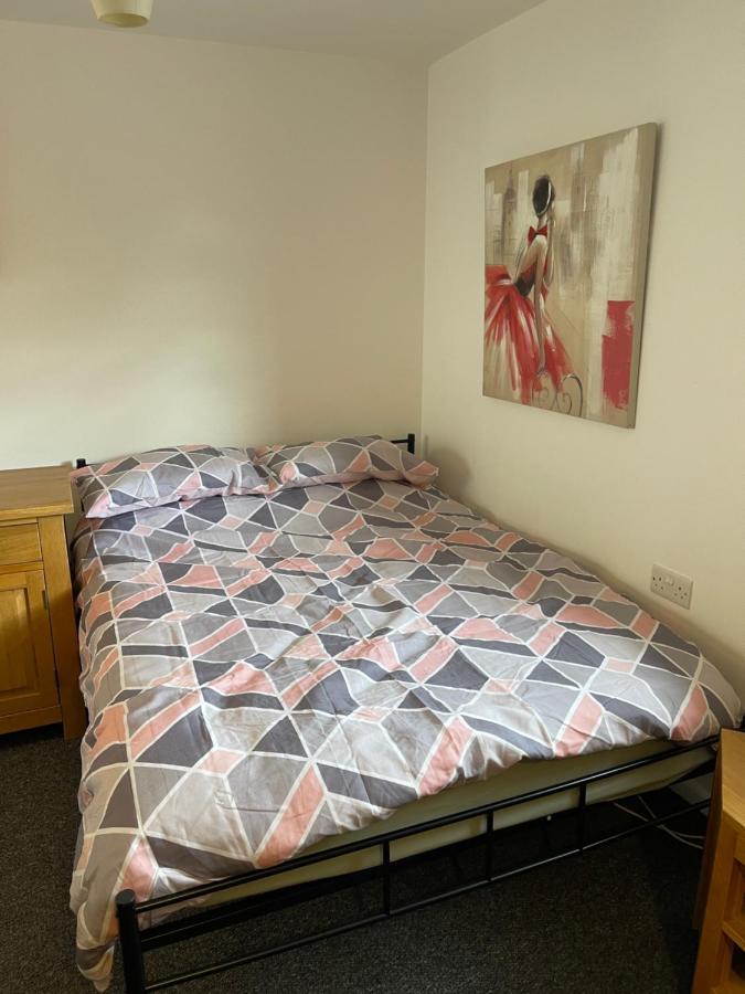 Spacious, Sleeps 17, 3 Bathrooms, Parking, *