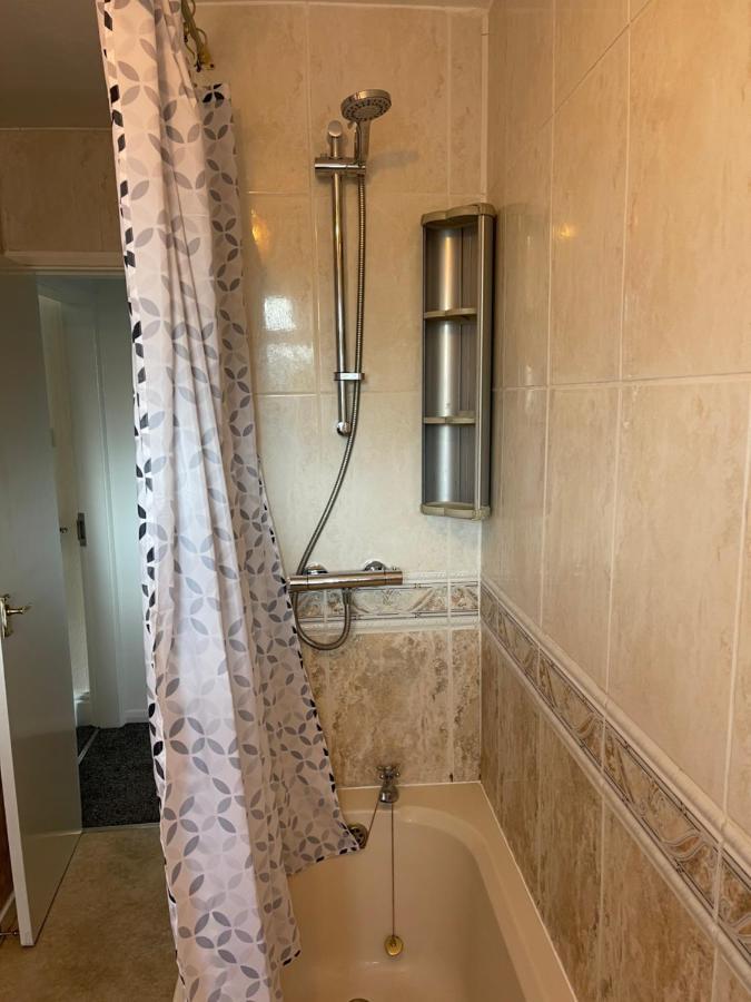 Spacious, Sleeps 17, 3 Bathrooms, Parking, Mansfield